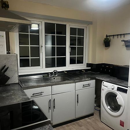 Xb Property - Comfy House Perfect For Families Contractors Relocators West Bromwich Esterno foto