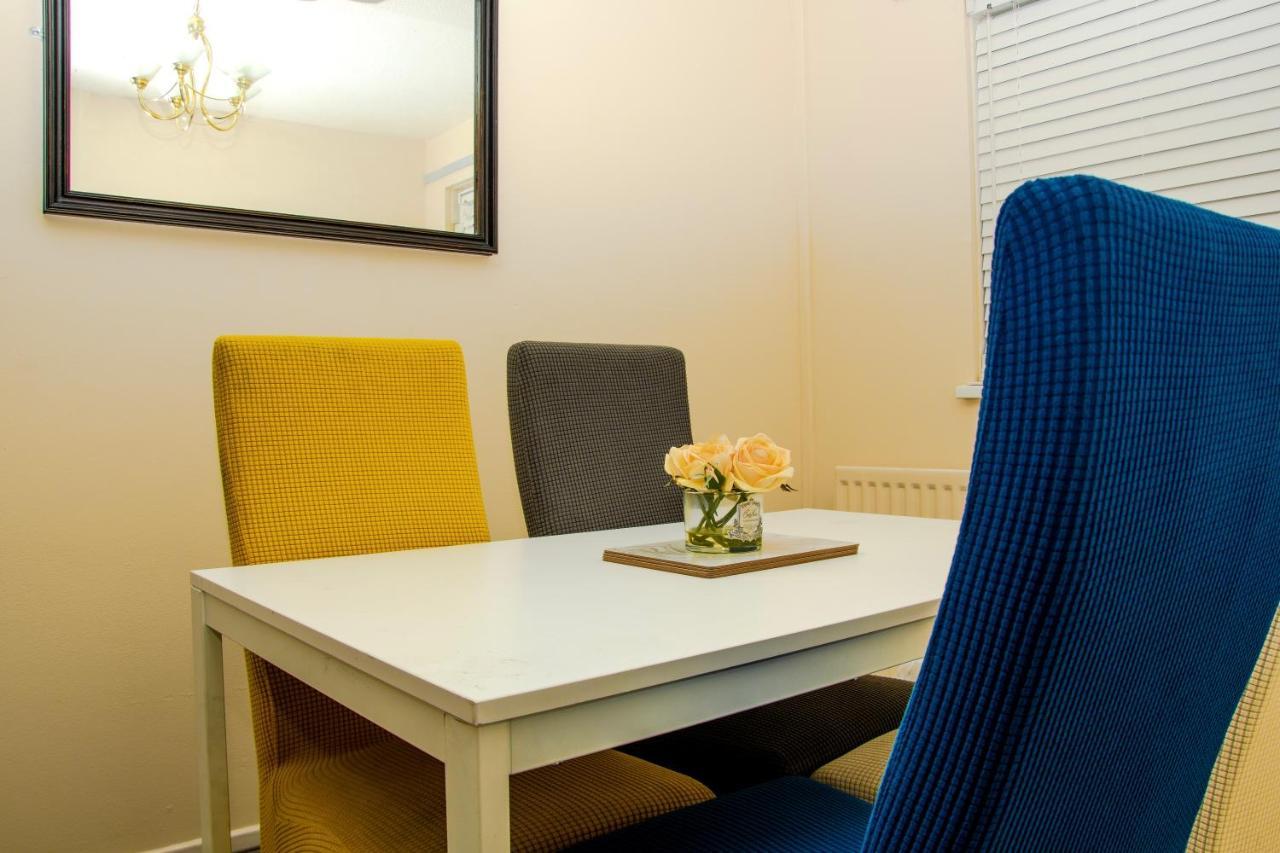 Xb Property - Comfy House Perfect For Families Contractors Relocators West Bromwich Esterno foto