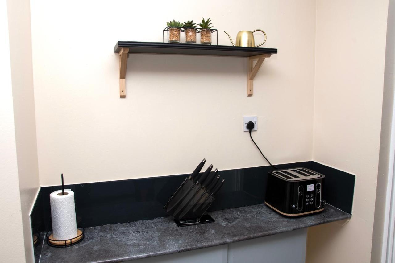 Xb Property - Comfy House Perfect For Families Contractors Relocators West Bromwich Esterno foto