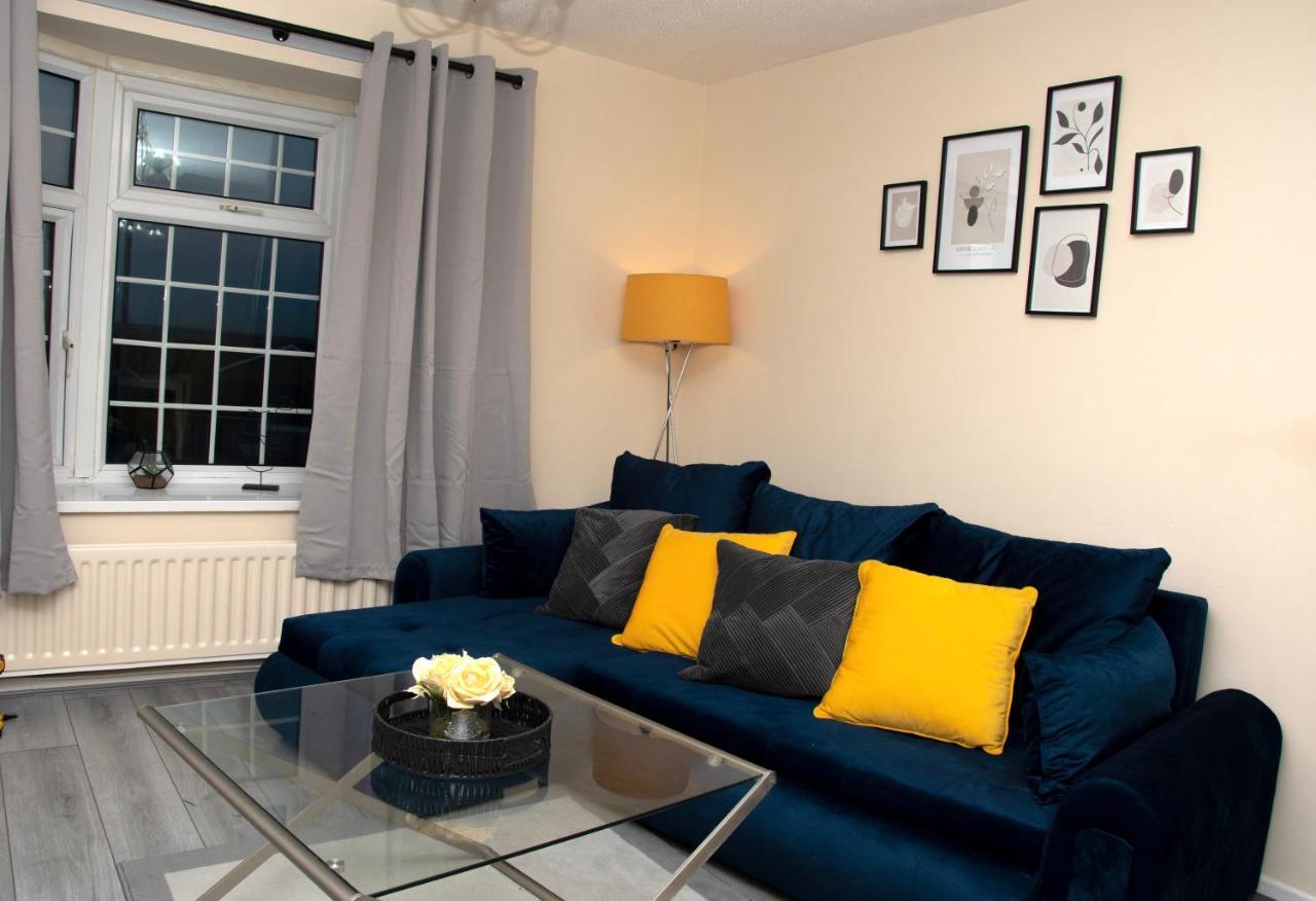 Xb Property - Comfy House Perfect For Families Contractors Relocators West Bromwich Esterno foto