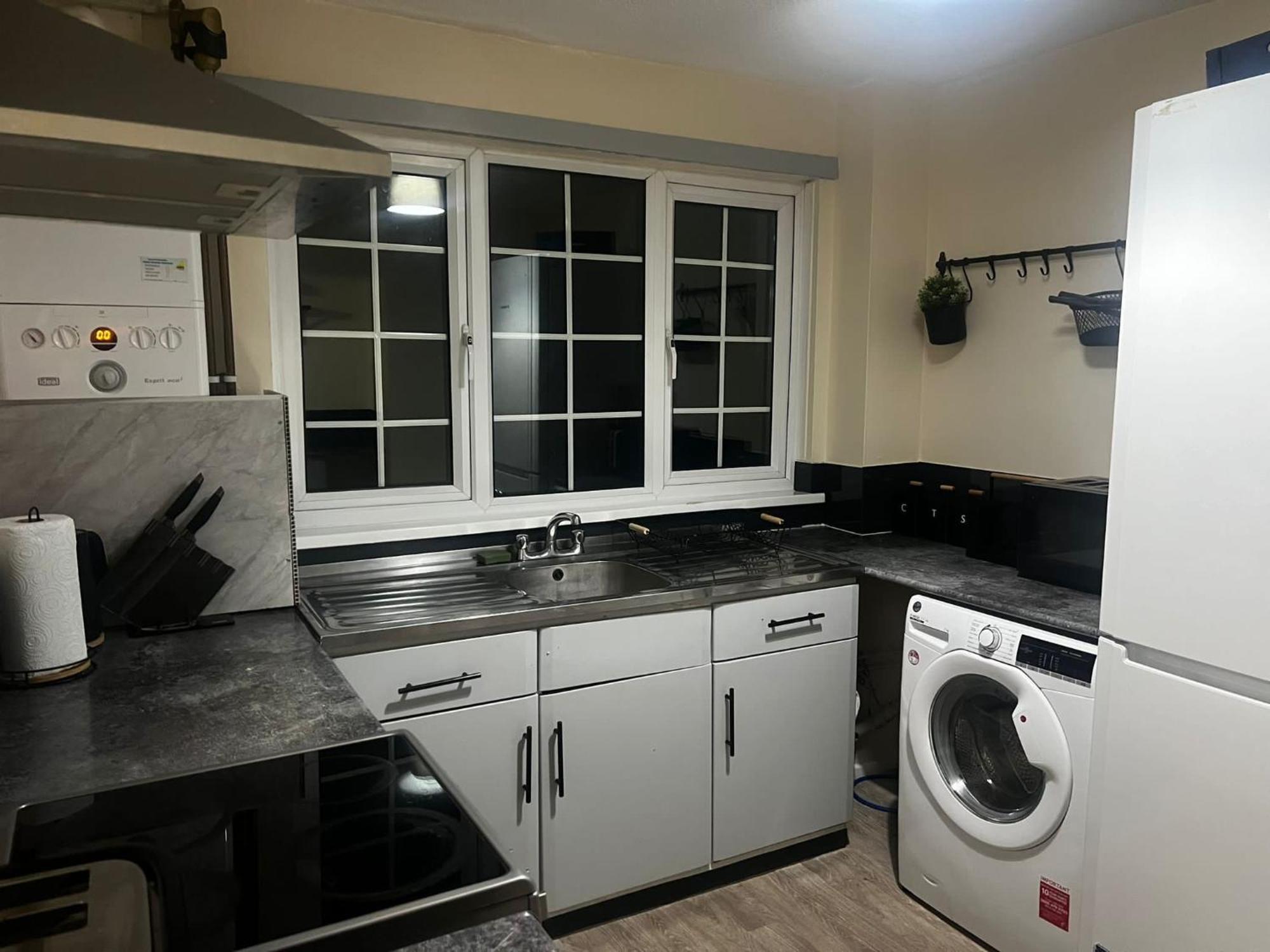 Xb Property - Comfy House Perfect For Families Contractors Relocators West Bromwich Esterno foto